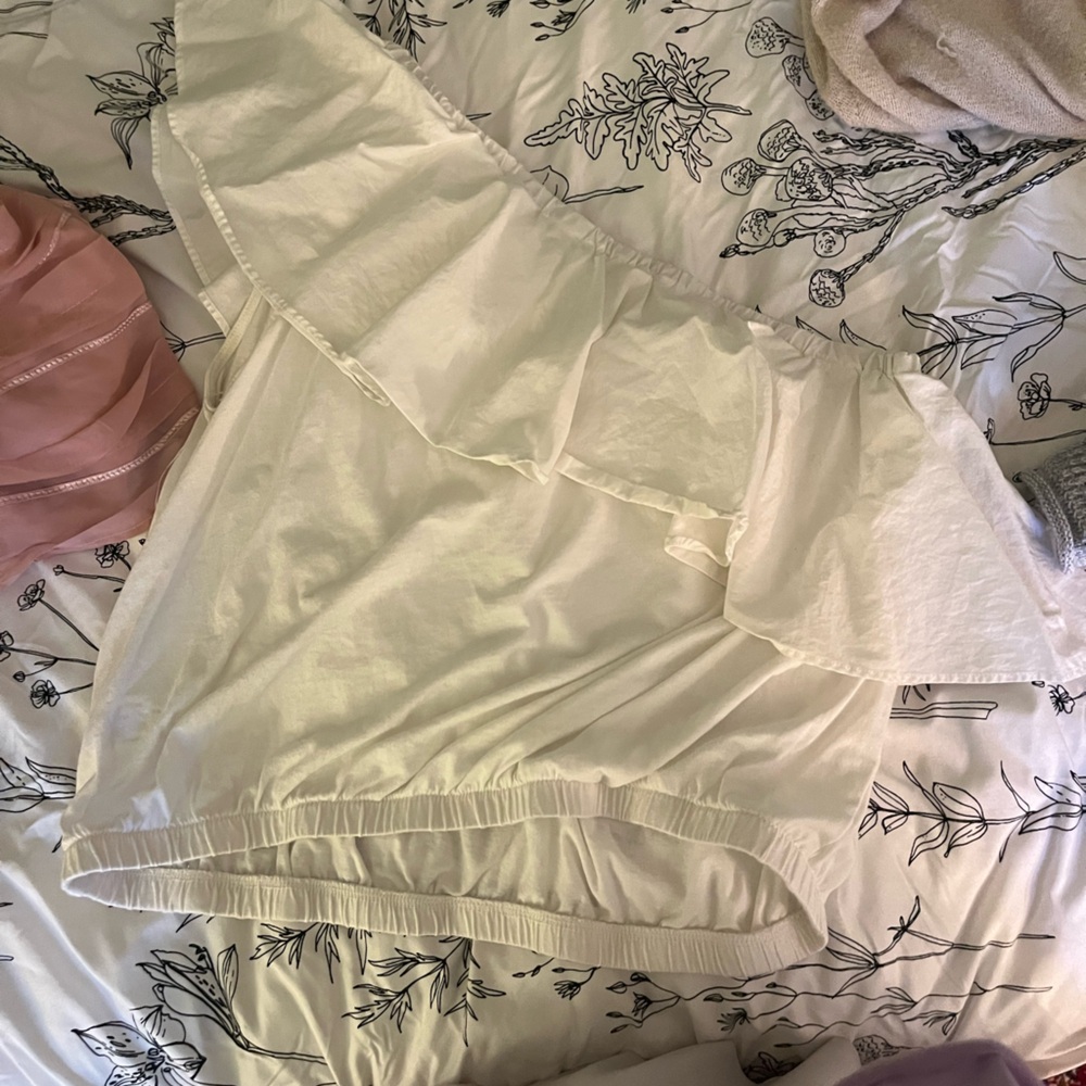 White one shoulder top